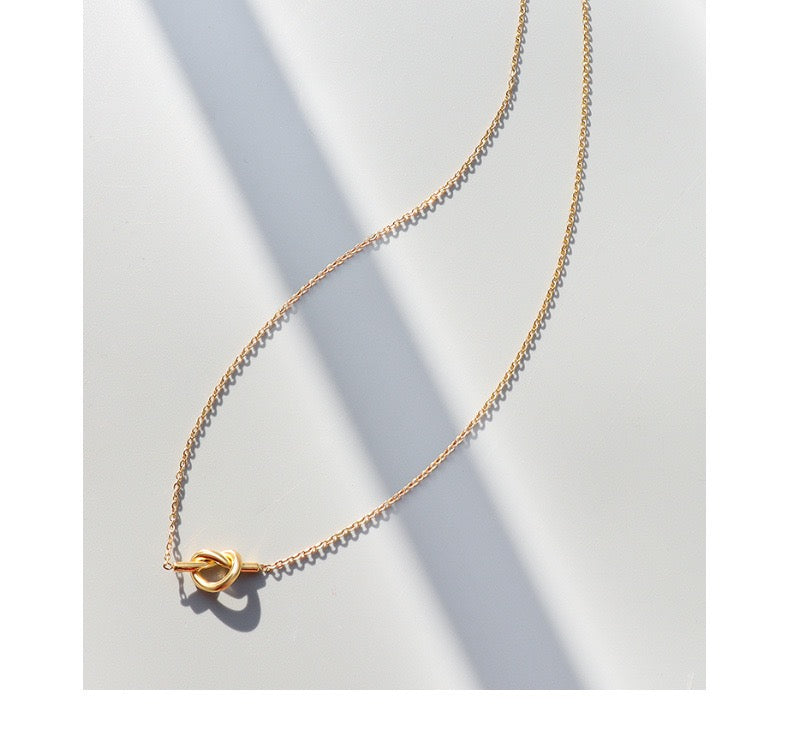 KNOTTY | 18K Gold Knot Tie Twist Necklace